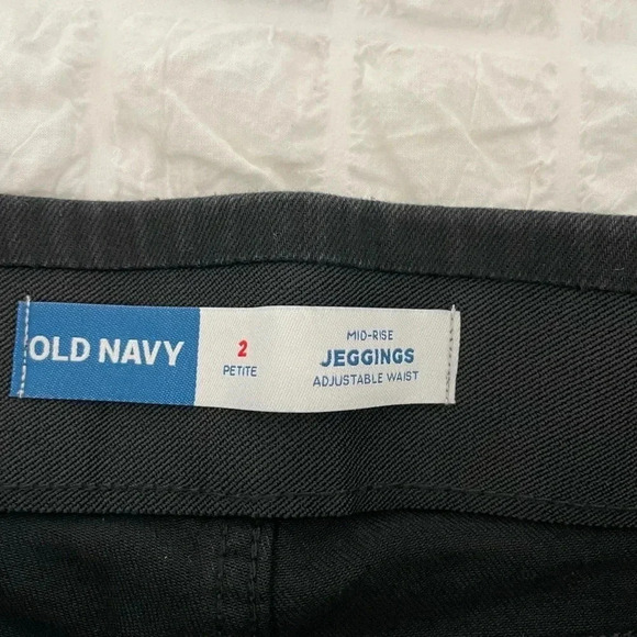 Old Navy black pull on skinny denim - Picture 9 of 9